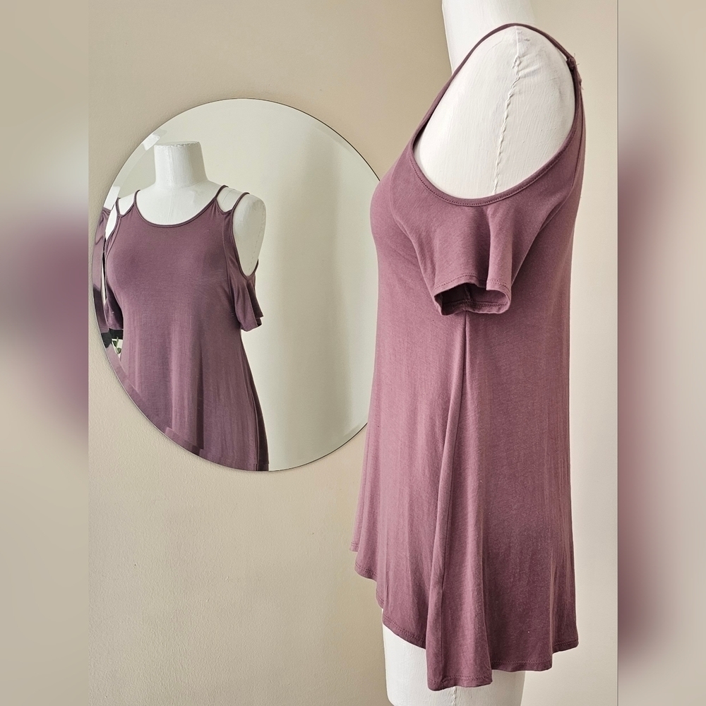 Heart Hips Cold Shoulder Top - Picture 4 of 7